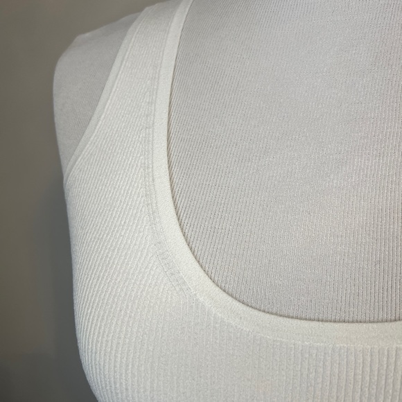 Ann Mashburn Ribbed Cream Tank Top - Size Small classic styling - Picture 7 of 9